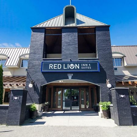 Red Lion Inn & Suites Abbotsford Extérieur photo