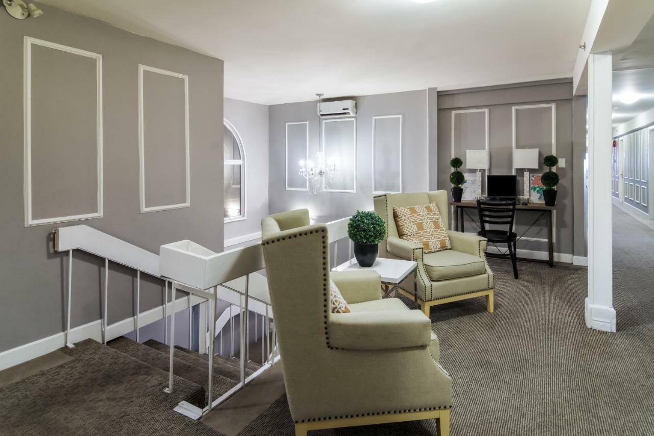 Red Lion Inn & Suites Abbotsford Extérieur photo
