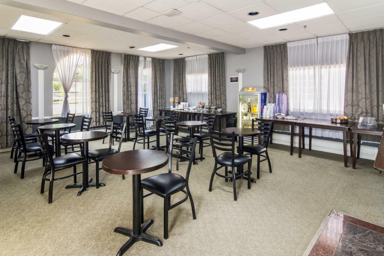 Red Lion Inn & Suites Abbotsford Extérieur photo