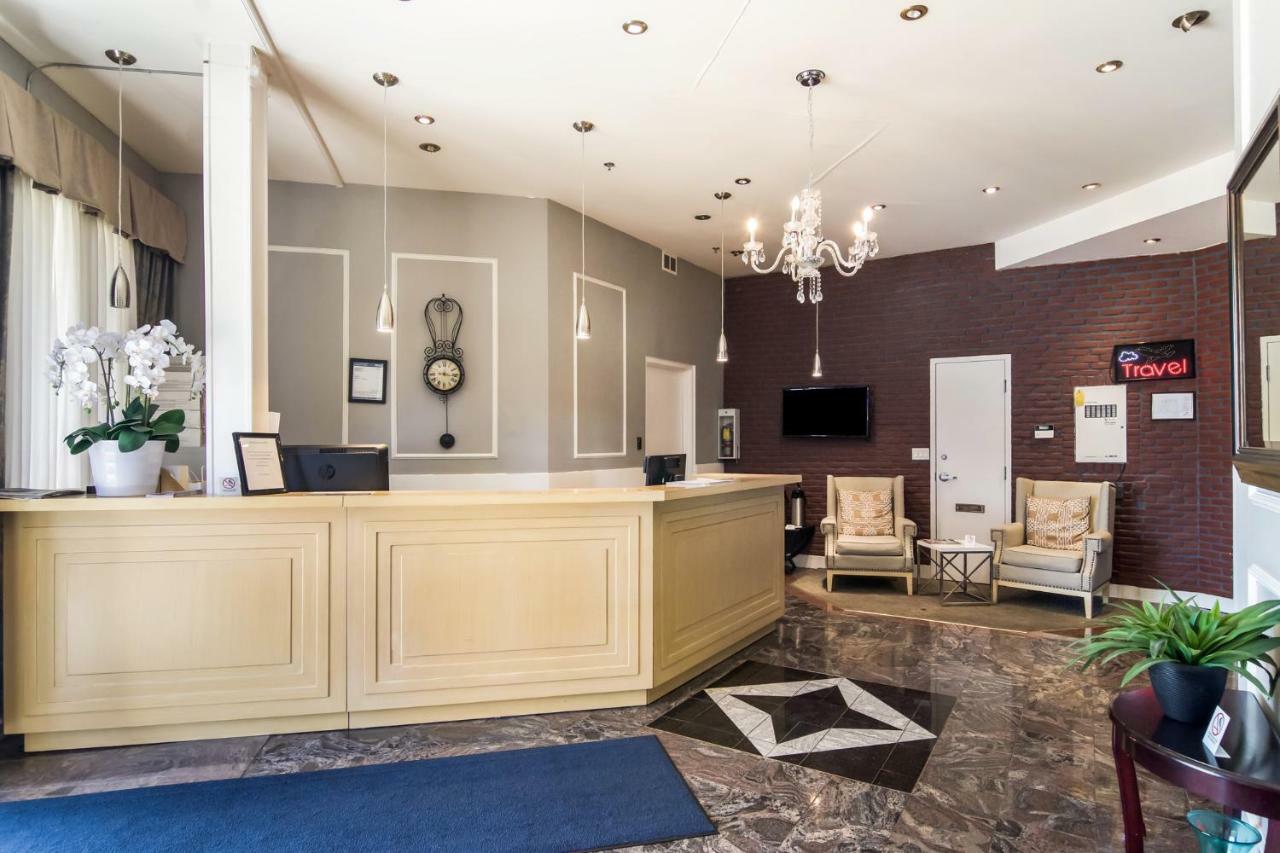 Red Lion Inn & Suites Abbotsford Extérieur photo