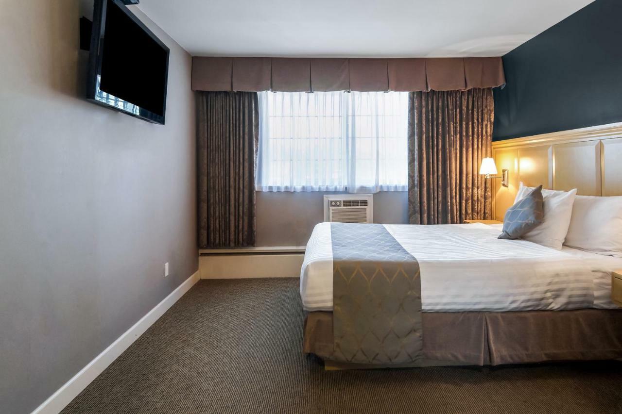 Red Lion Inn & Suites Abbotsford Extérieur photo