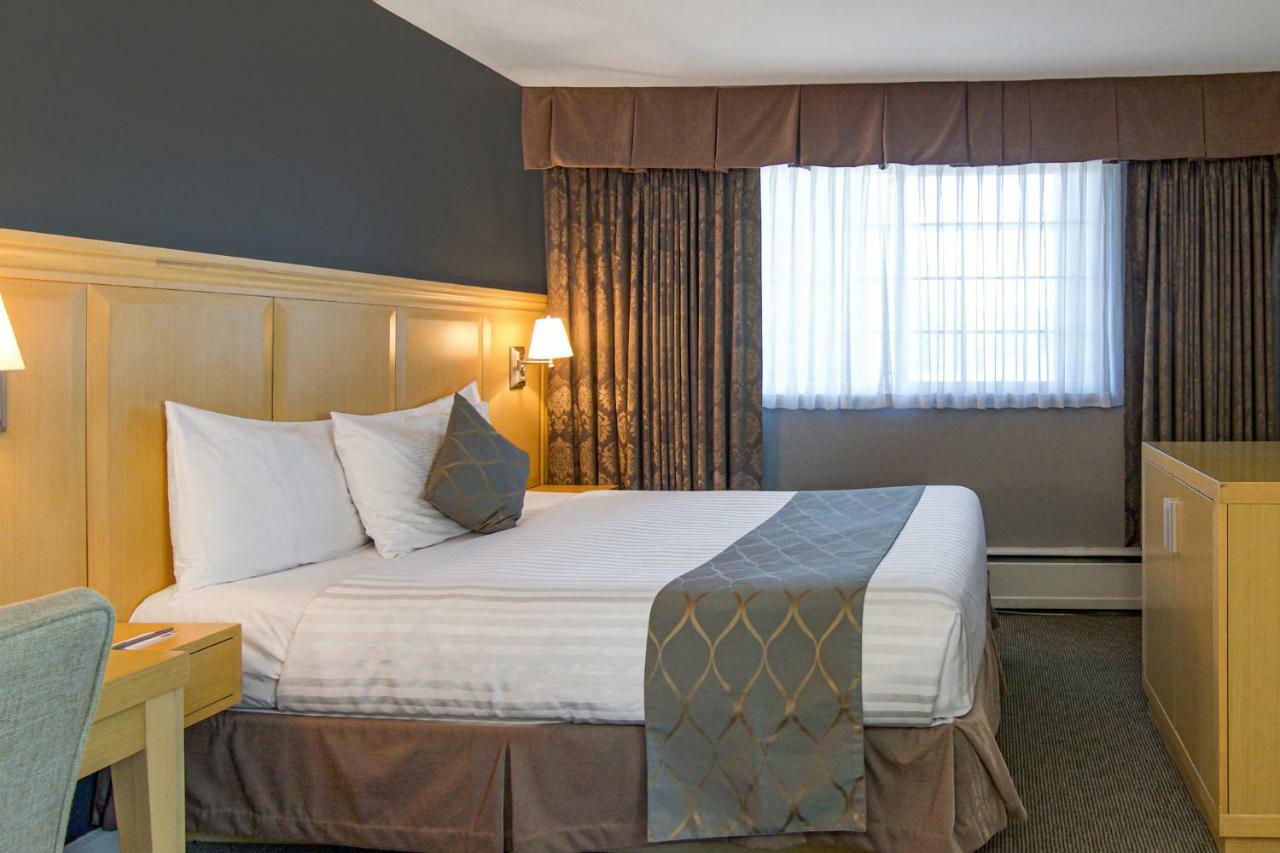 Red Lion Inn & Suites Abbotsford Extérieur photo