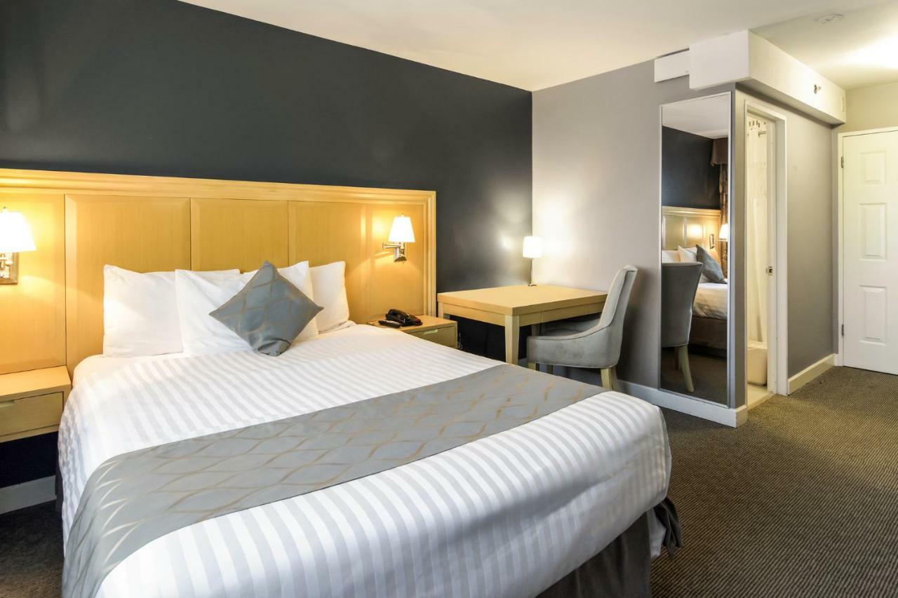Red Lion Inn & Suites Abbotsford Extérieur photo