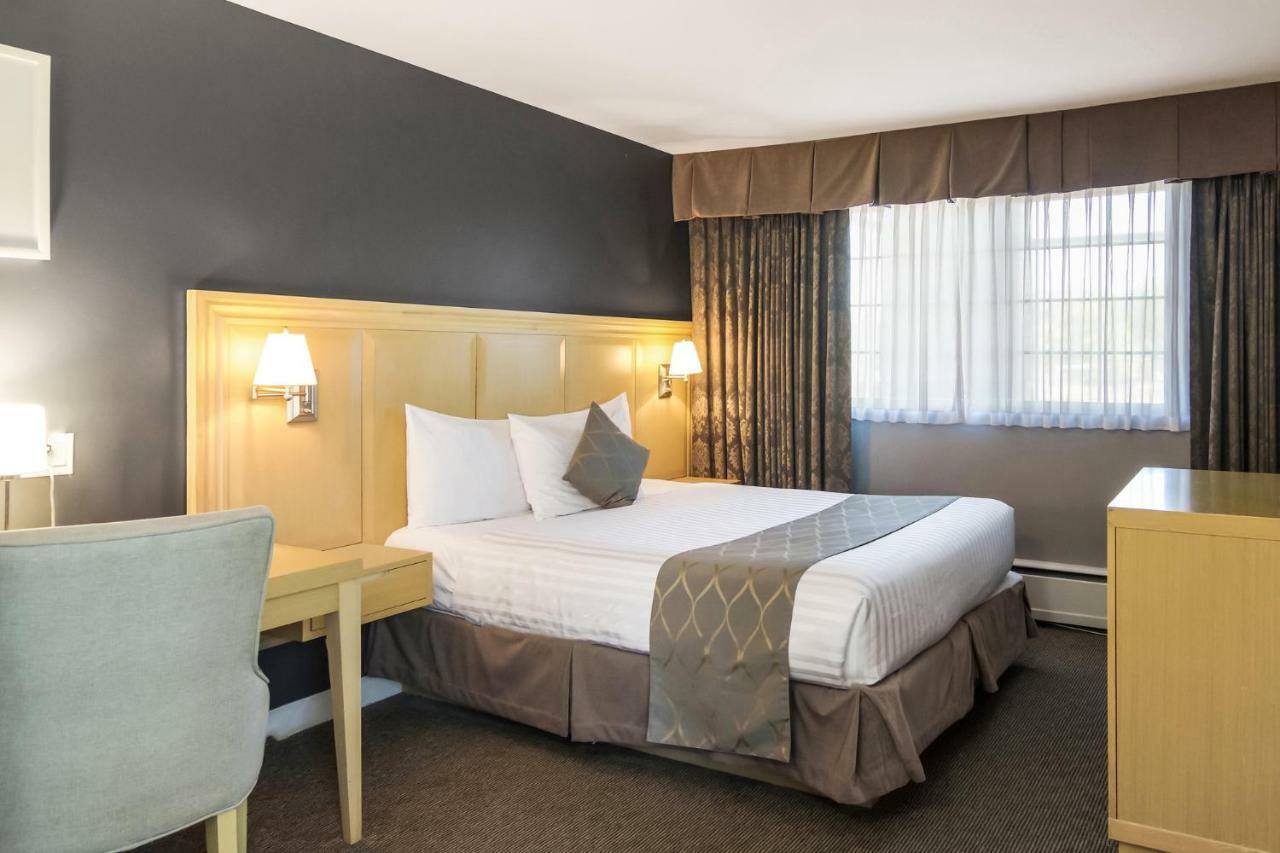 Red Lion Inn & Suites Abbotsford Extérieur photo