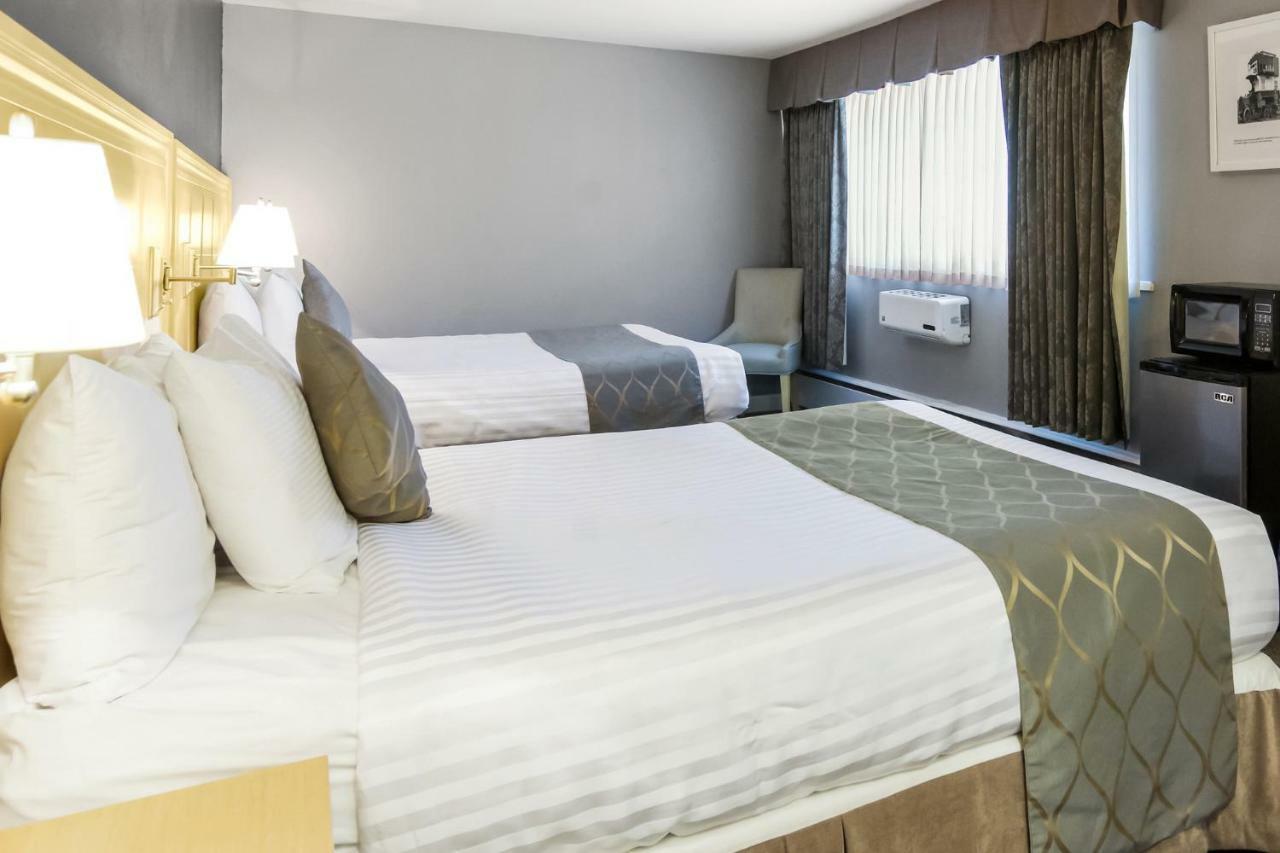 Red Lion Inn & Suites Abbotsford Extérieur photo